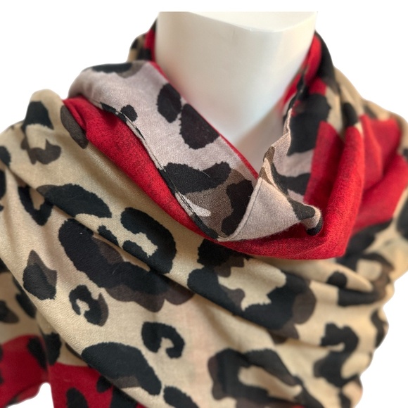 Chic Leopard Print Patchwork Scarf 🇧🇸 - Lightweight & Stylish - Picture 3 of 10
